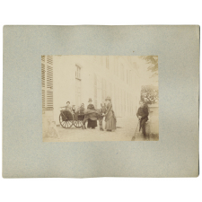 Scène avec enfants, carriole et âne.