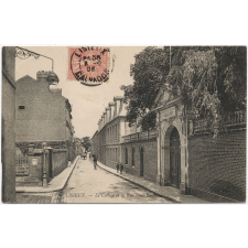 143 - Lisieux - Le Collège et la Rue Paul-Banaston.