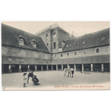 Lycée d'Evreux - La cour des Cloîtres (XVIIe siècle).