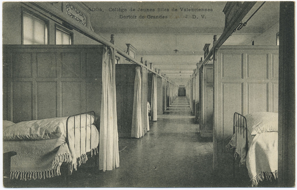 4004 - Collège de Jeunes Filles de Valenciennes - Dortoir de Grandes.