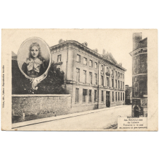 Pensionnat des Bénédictines de Lisieux - Thérèse à 10 ans en costume de pensionnaire.
