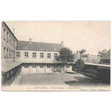 32 - Coutances - Ecole Normale - Cour intérieure.