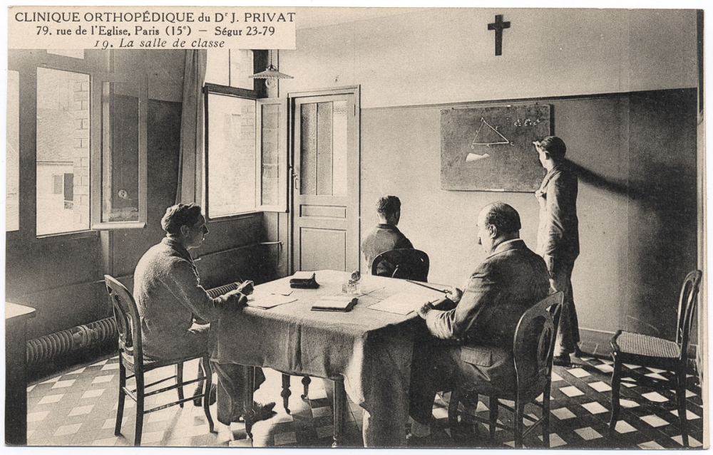 Clinique orthopédique du Dr J. Privat - 79, rue de l'Elise, Paris (15e) Ségur 23-79 - 19 - La salle de classe.