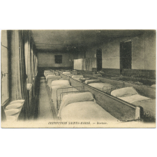 Paris - Institution Sainte-Marie - Dortoir.