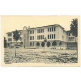 Bourgoin - Le nouveau groupe scolaire, façade intérieure.