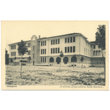 Bourgoin - Le nouveau groupe scolaire, façade intérieure.