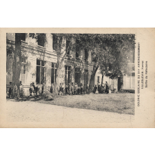 Colonie Scolaire du XIIe Arrondissement - Villeblevin (Yonne) - Sortie du Réfectoire.