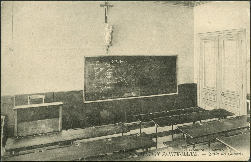 Paris - Institution Sainte-Marie - Salle de Classe.