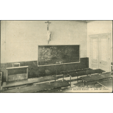 Paris - Institution Sainte-Marie - Salle de Classe.
