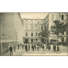 Paris - Institution Sainte-Marie - Cour de 2e Division.