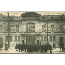 Paris - Avenue Trudaine - Ecole Commerciale.