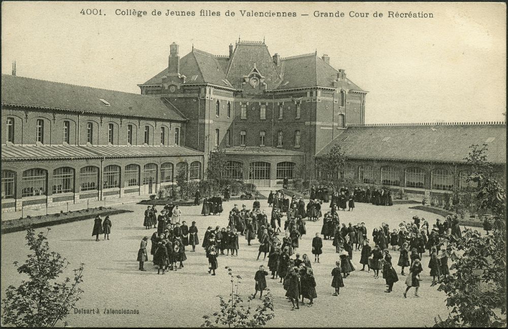 4001 - Collège de Jeunes Filles de Valenciennes - Grande cour de Récréation.