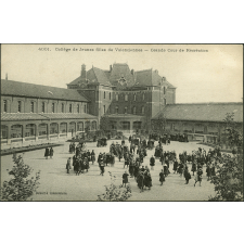 4001 - Collège de Jeunes Filles de Valenciennes - Grande cour de Récréation.