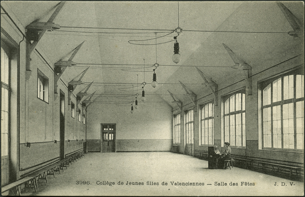 3996 - Collège de Jeunes Filles de Valenciennes - Salle des Fêtes.