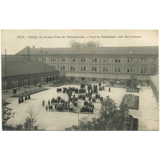 4802 - Collège de Jeunes Filles de Valenciennes - Cour de Récréation, côté des dortoirs.