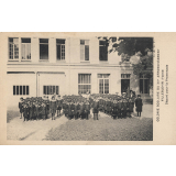Colonie Scolaire du XIIe Arrondissement - Villeblevin (Yonne) - Départ pour la promenade.