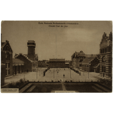 Ecole Nationale Professionnelle d'Armentières - Grande Cour des Jeux.