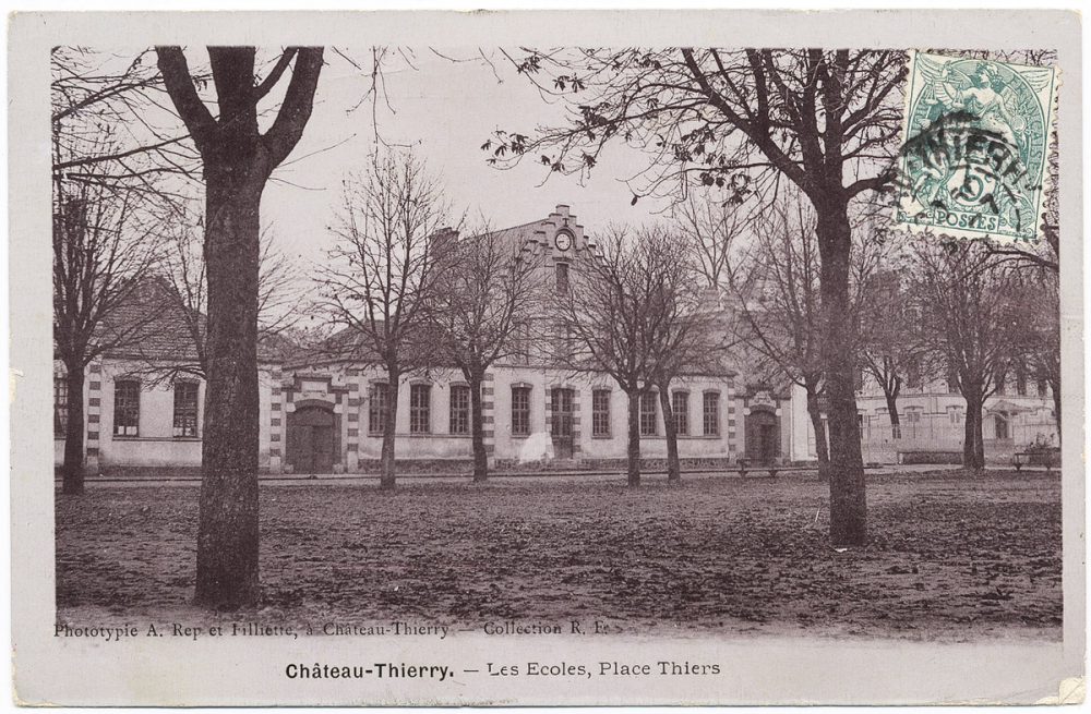 Château-Thierry - Les Ecoles, place Thiers.