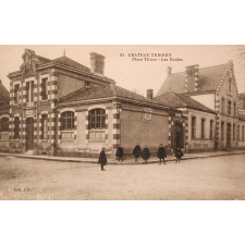 Château-Thierry - Place Thiers - Les Ecoles.
