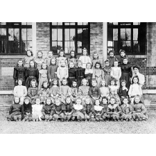 Ecole primaire de filles: photo de groupe.
