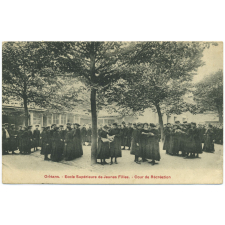 Orléans - Ecole Supérieure de Jeunes Filles - Cour de Récréation.