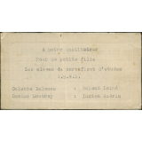 Étiquette d'un cadeau de naissance : À notre instituteur Pour sa petite fille. Les élèves du certificat d'études 1948