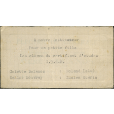 Étiquette d'un cadeau de naissance : À notre instituteur Pour sa petite fille. Les élèves du certificat d'études 1948