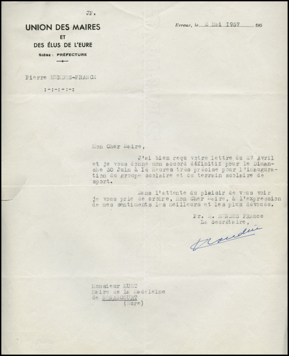 Lettre de Pierre Mendès France, président du Conseil général et député de l'Eure, à M. Huet, maire de La Madeleine-de-Nonancourt, pour accepter de présider l'inauguration du groupe scolaire