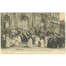 Année 1904 - Les Premiers Communiants de l'Ecole ecclésiastique Ozanam - Château d'Asnières (Seine).
