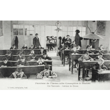 Paroisse de l'Immaculée-Conception à Béziers - Cité Paroissiale - Intérieur de Classes.