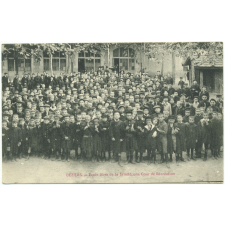 Béziers - Ecole libre de la Trinité, une Cour de Récréation.