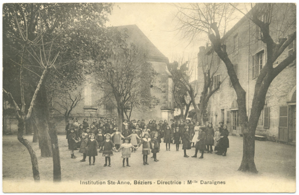 Institution Ste-Anne, Béziers - Directrice: Melle Daraignes.