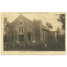 Missions Africaines, 150, cours Gambetta, Lyon - 5 - Dahomey - Adjara - Les écoliers devant l'église.
