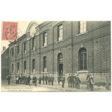 Ecole supérieure d'Albert - La sortie des Externes.