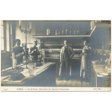 1443 - Paris - La Sorbonne, laboratoire des Analyses Organiques.
