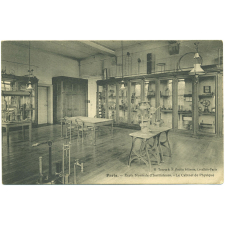 Paris - Ecole Normale d'Instituteurs - Le Cabinet de Physique.
