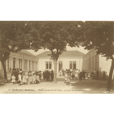 247 - En Berry - Sancoins - Ecole communale de Filles - La cour de récréation.