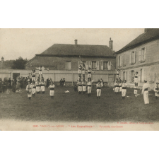 5241 - Vailly-sur-Aisne - Les Coquelicots - Pyramide marchante.