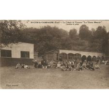 St-Cyr-la-Campagne (Eure) - La Colonie de Vacances Le Vieux Manoir - Lavabos et préau.