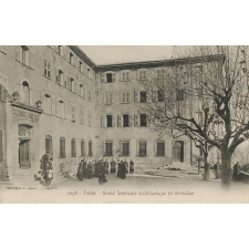 2698 - Fréjus - Grand Séminaire écclésiastique en récréation.