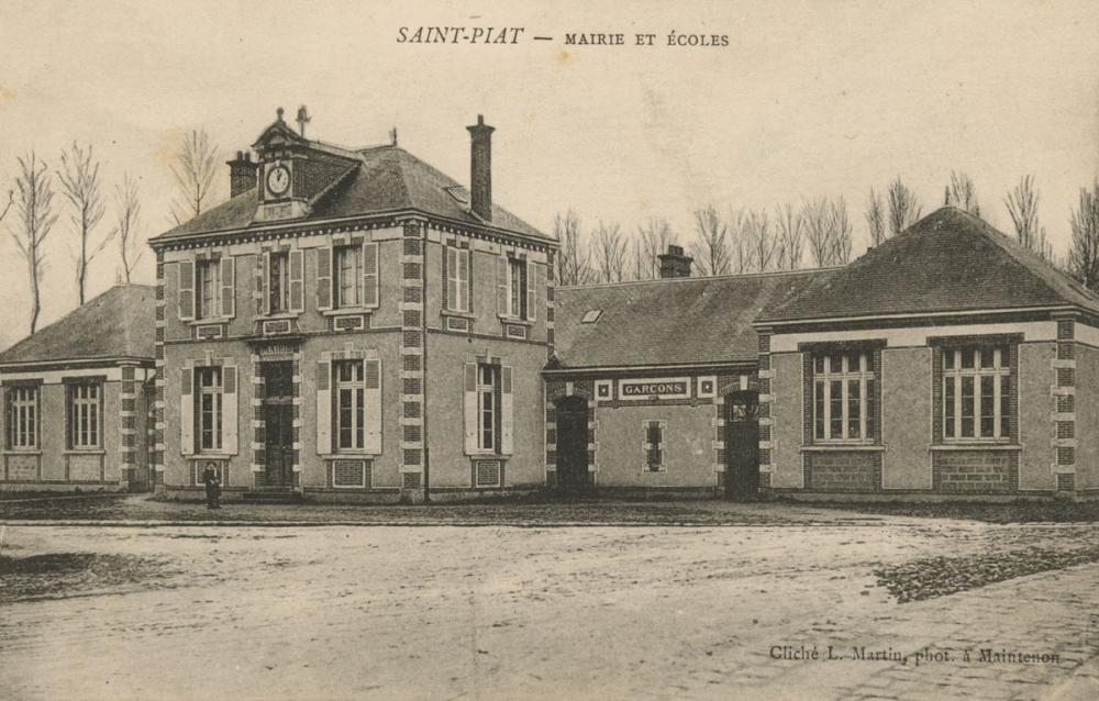 Saint-Piat - Mairie et Ecoles.