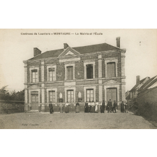 Montaure - La Mairie et l'Ecole.