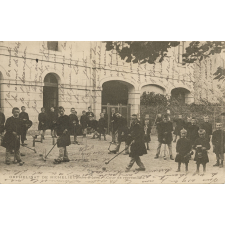Orphelinat de Richelieu (Indre & Loire) - Cour de Récréations.