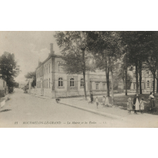 11 - Mourmelon-le-Grand - La Mairie et les Ecoles.