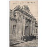 Moulins - La porte d'entrée du Lycée Banville.