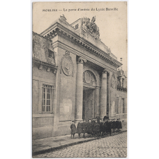 Moulins - La porte d'entrée du Lycée Banville.