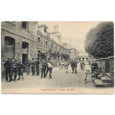 Lycée d'Evreux - La cour du Midi.