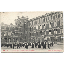 Lille - Institut Catholique d'Arts et Métiers - Cour de Récréation.