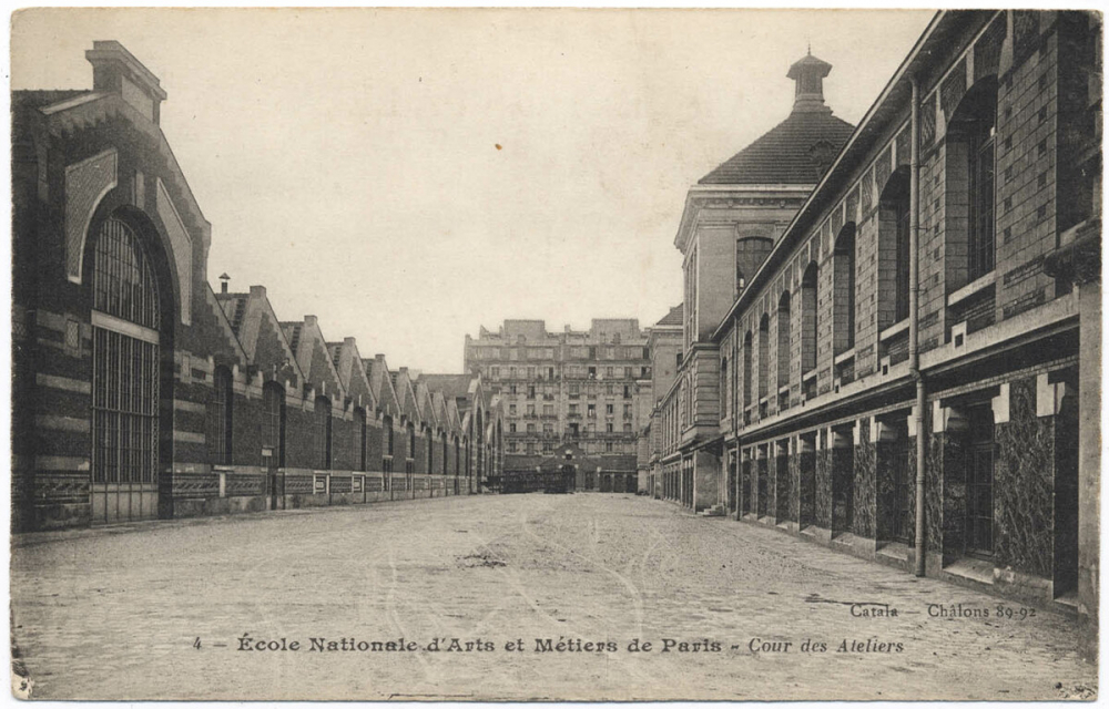 4 - Ecole Nationale d'Arts et Métiers de Paris - Cour des Ateliers.
