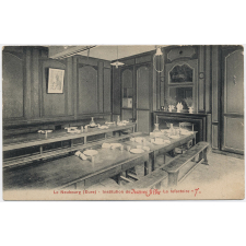 Le Neubourg (Eure) - Institution de Jeunes Filles - Le réfectoire.